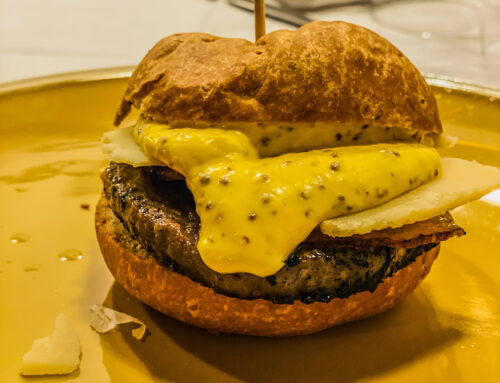 Hamburger Chetogenico: Un Saziante e Gustoso Pasto a Basso Contenuto di Carboidrati